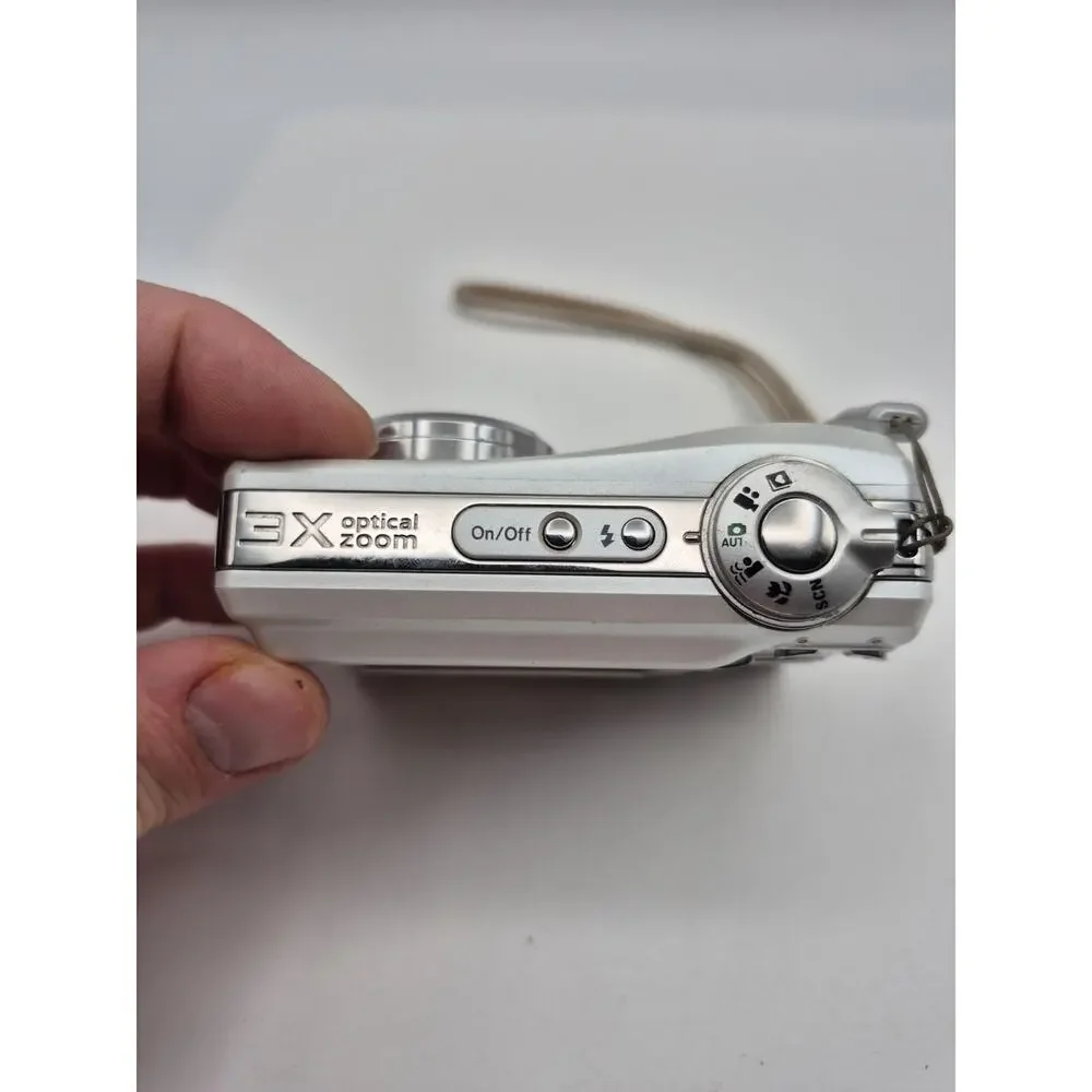 Kodak EasyShare C613 6.2 MP 3X Zoom Silver Digital Camera w/ 2GB SD Card Tested